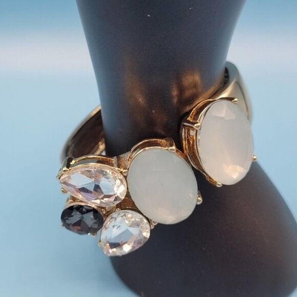 📦 The Limited bangle large rhinestones chunky gold tone ✨️ bracelet - Picture 1 of 8